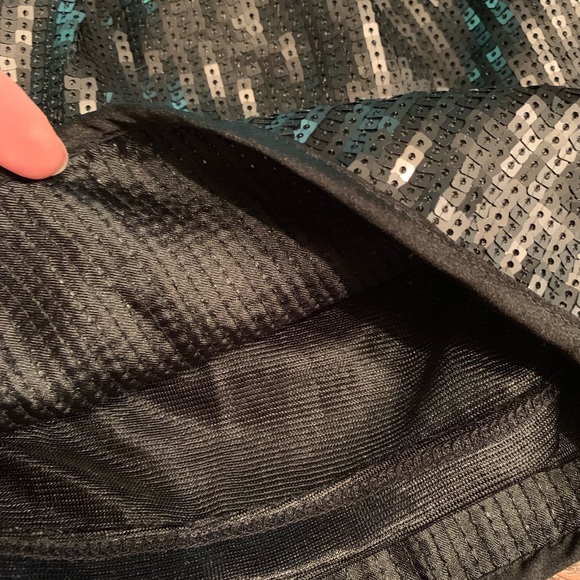 Adorable sequin shorts - Picture 6 of 7